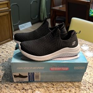 WOMENS SKECHERS MEMORY FOAM SHOES SIZE 7